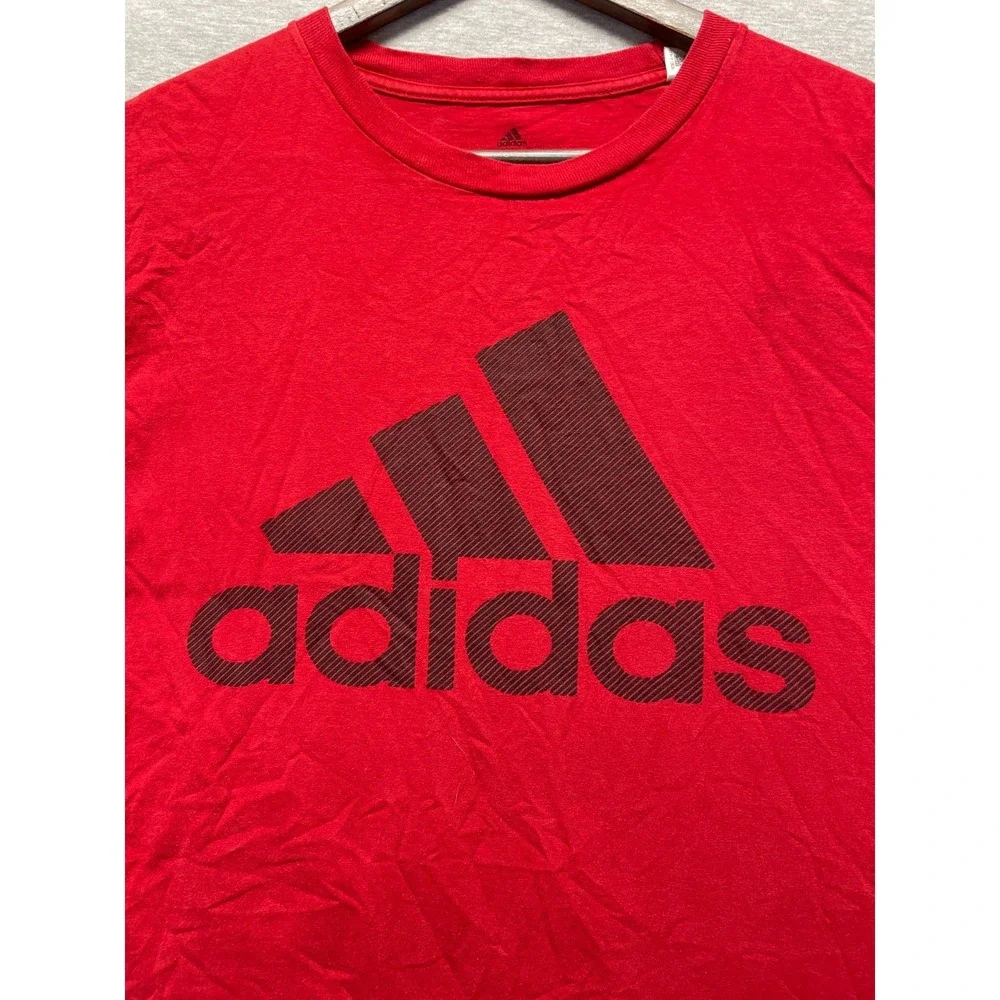 Adidas The Go To Performance T Shirt Mens Medium Red Graphic Print Logo Cotton